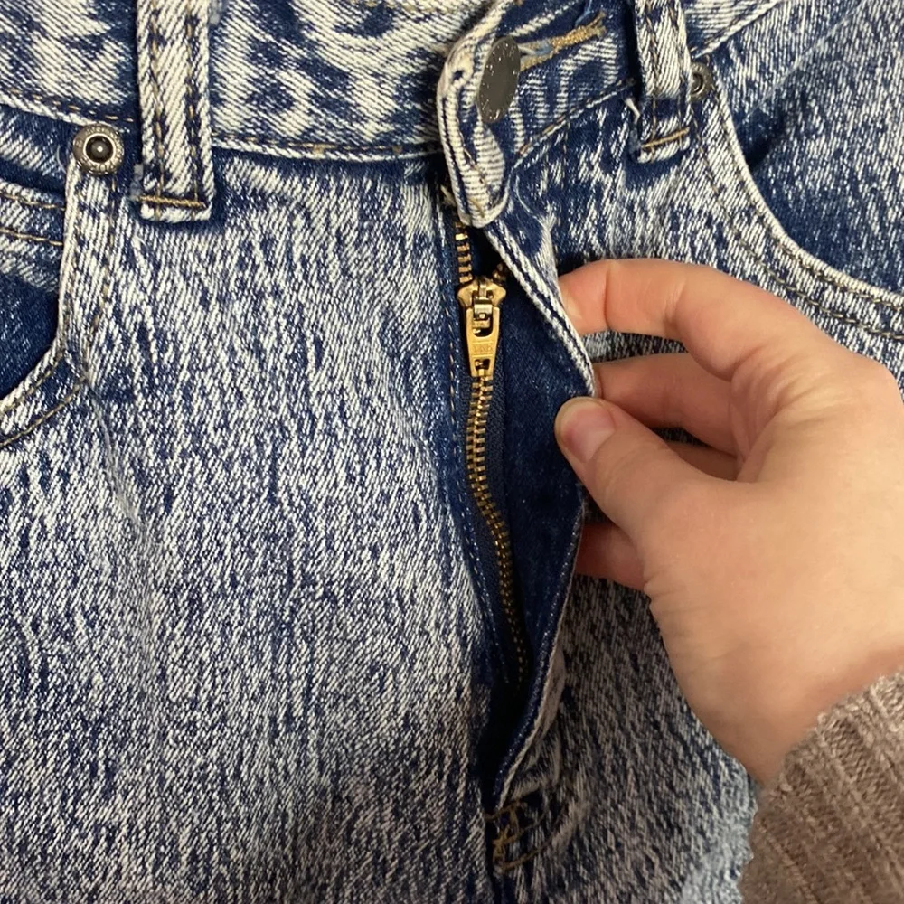 Pure Jeanswear high rise acid wash mom jeans with lattice accents vintage size 7